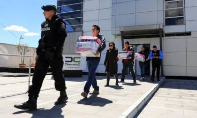 Miembros de la Policía Judicial allanaron la empresa DIACELEC dentro de las investigaciones del caso Odebrecht. Foto: Expreso
