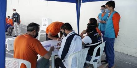La votación en la segunda vuelta se inicia con las personas privadas de libertad / Foto: EFE