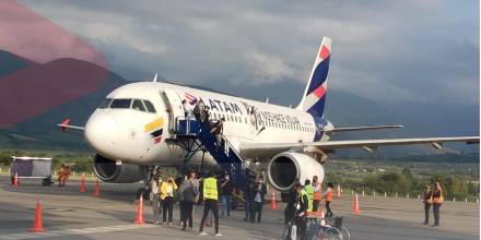 El primer vuelo oficial de LATAM aterrizó en Loja / Foto: cortesía Ministerio de Transporte
