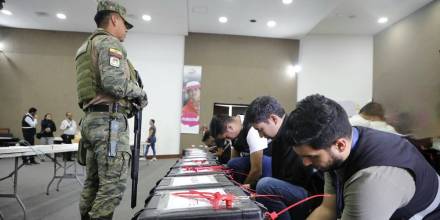 La distribución de paquetes técnicos para votación en el exterior inició