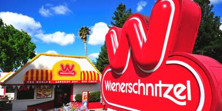 Wienerschnitzel, la famosa cadena de hot dogs, llega a Ecuador