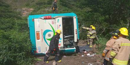 Al menos 3 muertos y 18 heridos se registraron en accidente de autobús en Loja / Foto: cortesía ECU-911