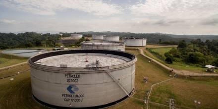 La medida pone en entredicho la intención del gobierno de convertir a la minería y al sector petrolero en pilares para atraer capitales / Foto: cortesía Petroecuador