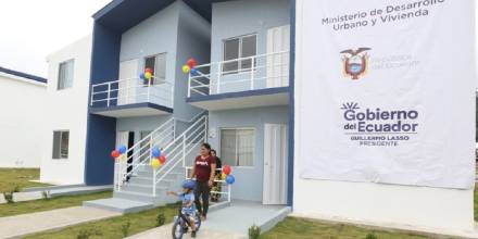 42 familias de Nangaritza recibieron una vivienda