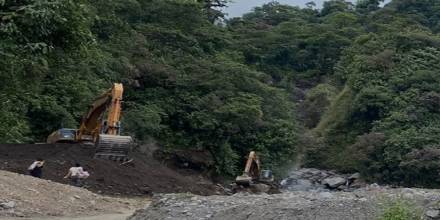 La erosión regresiva del cauce del río Coca dejó sin conectividad por esta arteria vial a tres provincias de la región amazónica / Foto: cortesía ministerio de Transporte