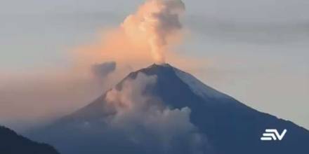 El proceso eruptivo del volcán Sangay cumple 221 días