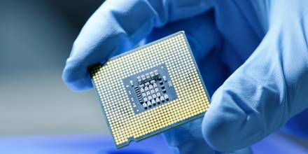 EE.UU. se compromete a invertir en producción de semiconductores en Latinoamérica