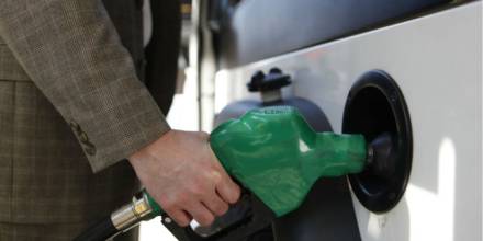 73,8% de ecuatorianos rechaza subida de gasolina “súper”, según Cedatos
