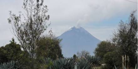 El volcán Reventador, en alta actividad; el Cotopaxi y Tungurahua, moderados