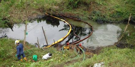 Periódico Independiente - Derrame de crudo contamina al río Aguarico y deja sin agua a varias comunidades de Sucumbíos