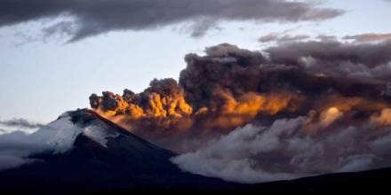 El volcán Cotopaxi tiene una fuerte presión interna