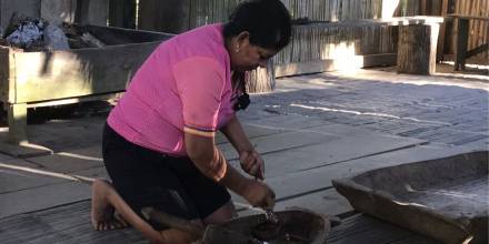 La chicha de yuca es un legado ancestral en Sarayaku