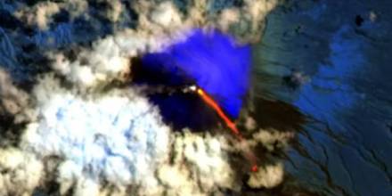 Así se ve la erupción del volcán Sangay desde el espacio