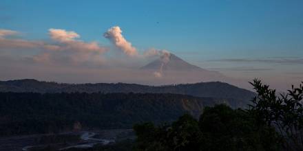 481 explosiones se registraron en los volcanes Sangay y El Reventador 