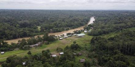 Obispos de la Amazonía ecuatoriana están a favor de detener la explotación petrolera