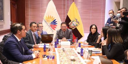 Con el voto de cinco legisladores y la abstención de dos de sus miembros, el CAL calificó la validez del pedido de juicio político de censura contra el mandatario ecuatoriano / Foto: Cortesía Asamblea Nacional