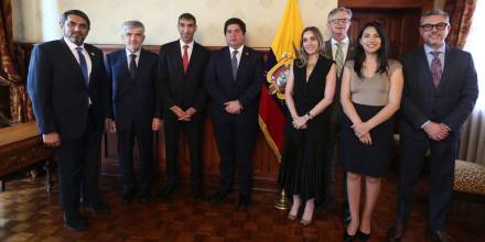 Ecuador busca un acuerdo comercial con Emiratos Árabes Unidos  