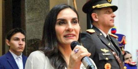 Suspensión de Verónica Abad provoca ola de críticas