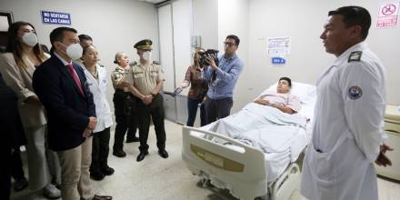 Noboa visitó a policías que fueron heridos en El Triunfo