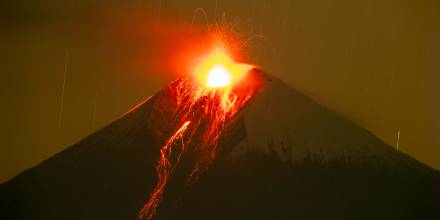 Estas explosiones se percibieron en el norte de la ciudad amazónica de Macas, cercana al volcán / Foto: EFE