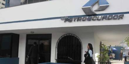 Petroecuador anuncia 'ajustes de personal' por bajo precio del petróleo