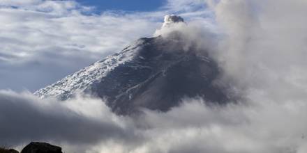 La red sísmica de vigilancia del Cotopaxi registró 116 sismos leves de largo periodo, relacionados con el movimiento de fluidos en el interior del volcán / Foto: EFE
