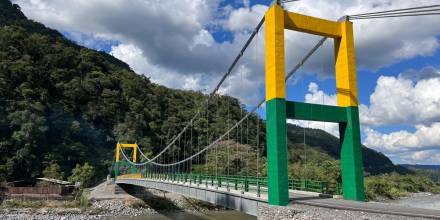 Este puente tiene 120 metros de largo por 6,70 metros de ancho y dispone de una capacidad de carga de 48 toneladas / Foto: cortesía Secretaría de la Amazonía