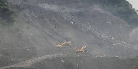 Los trabajos continúan para habilitar la vía de 2,2 km en el sector de El Reventador / Foto: cortesía MTOP