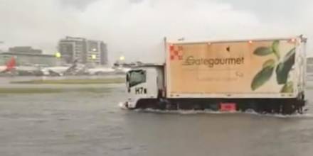 Guayaquil amaneció inundada hoy, 23 de marzo, luego de torrenciales lluvias/ Foto: Captura de video