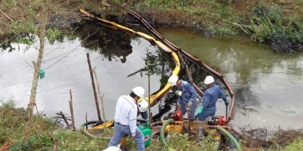 Radio Sucumbíos - Nuevo derrame de petróleo afecta a comunidades indígenas y campesinas de Dureno y Pacayacu
