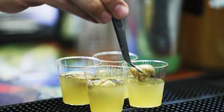 El miske es una bebida alcohólica tradicional de Ecuador elaborada a través de la destilación de la savia del agave / Foto: EFE