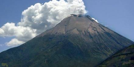 IG reporta actividad eruptiva alta en el volcán Reventador