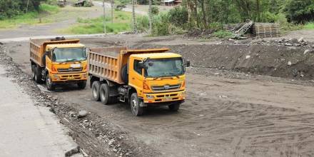 Los trabajos para colocar el puente sobre el río Marker avanzan