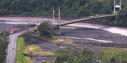 El río Upano está represado en la zona de confluencia con el río Volcán