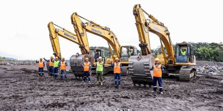 Lasso colocó la primera piedra para la construcción de 3 puentes sobre el río Upano