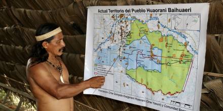 Los waoranis divisan el posible fin del petróleo en sus territorios 