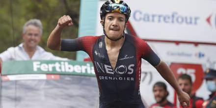 Carapaz ganó su primera etapa en la Vuelta a España