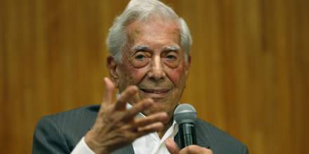 Vargas Llosa es hospitalizado por segunda vez en Madrid por covid-19