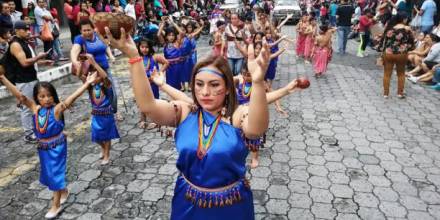Un desfile en honor a las siete nacionalidades de Pastaza 