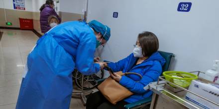  Hasta el 11 de enero un 64 % de la población se había contagiado con el virus después de que el país desmantelara la política de 'cero covid' / Foto: EFE