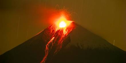 El Sangay genera 3,5 explosiones cada hora