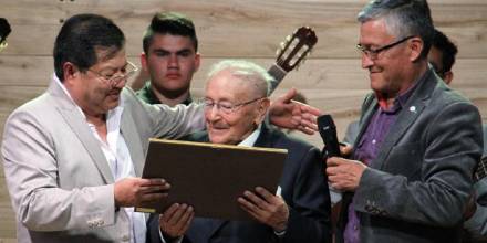 Nicolás Fiallos, famoso compositor, falleció a los 102 años / Foto: cortesía Presidencia de la República