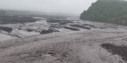 El Río Upano se desbordó por descenso de lahares del Sangay