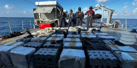 Una lancha con 2 toneladas de cocaína fue capturada por la Armada 