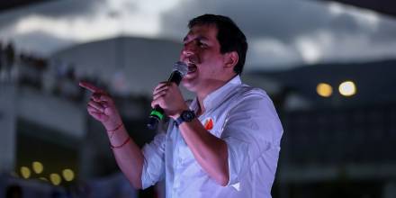 Andrés Arauz cierra su campaña electoral en Quito avalado por Correa / Foto: EFE