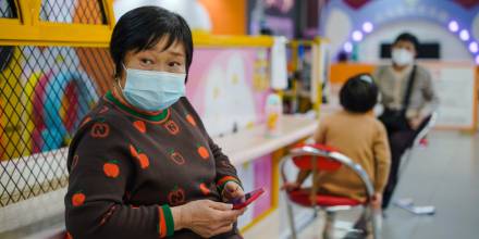 Hace ahora tres años, el 11 de enero de 2020, China informaba de la muerte de un hombre de 61 años que frecuentaba el mercado de la ciudad de Wuhan  / Foto: EFE