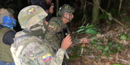 Los uniformados militares del grupo Rayo mantienen la custodia del material en territorio / Foto: cortesía Fuerzas Armadas