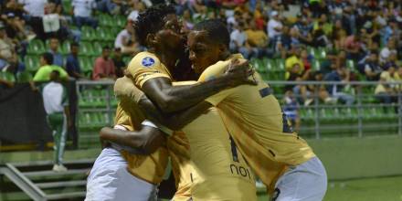 U. Católica ganó en Colombia y es puntero en la Sudamericana