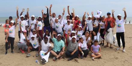 El evento inaugural tuvo lugar en la playa Las Palmas, de la provincia de Esmeraldas. Fue liderado por los viceministros de Ambiente y Agua, José Dávalos y Óscar Rojas / Foto: cortesía ministerio de Ambiente