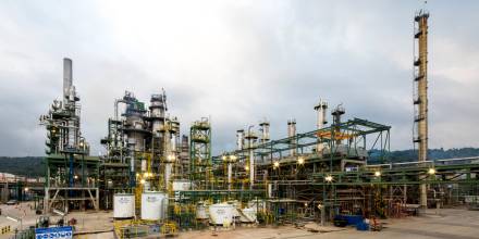 Actualmente, la Refinería de Esmeraldas produce un 50 % de residuos (fuel oil) y un 50 % de productos ligeros (gasolina, diésel y GLP) / Foto: cortesía Petroecuador